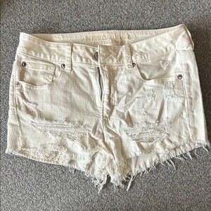 American Eagle Outfitters Off-White “high rise shortie”